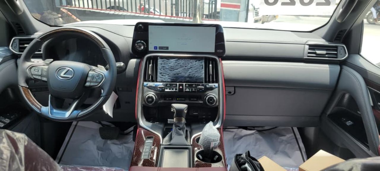 لكزس LX600
