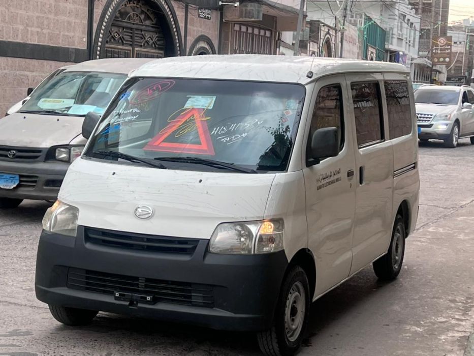 باص دهاتسو خليجي جيرعادي ٢٠١٦ مجمرك مرتين بضاعه جديد وارد العنوان إب التواصل ٧٧٢٥٩٨٩١٨