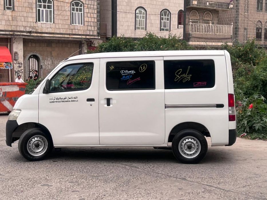 باص دهاتسو خليجي جيرعادي ٢٠١٦ مجمرك مرتين بضاعه جديد وارد العنوان إب التواصل ٧٧٢٥٩٨٩١٨