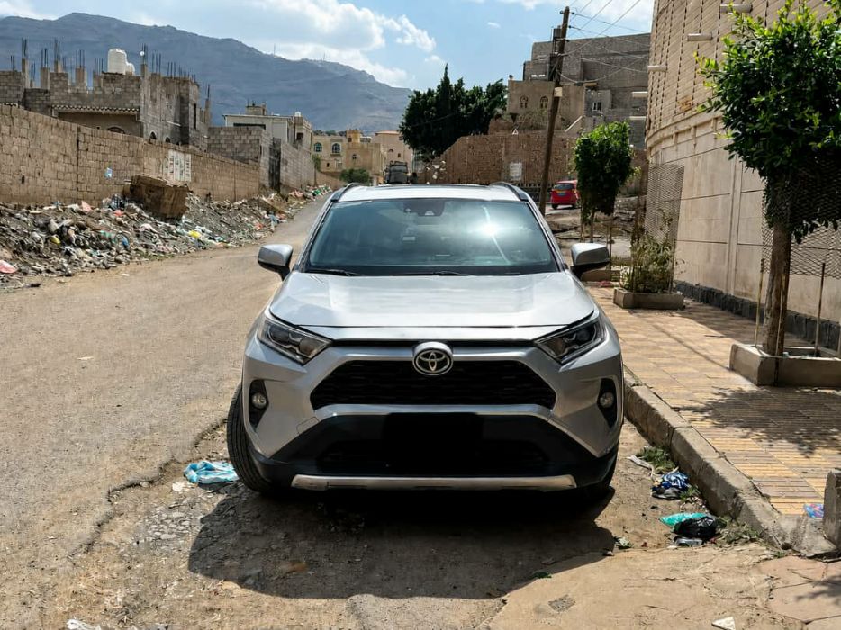 رافور 2021 هايبرد XLE فل كامل نظيف بسعر مناسب جداً عرطة