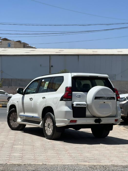 برادو. دواخل زعفراني