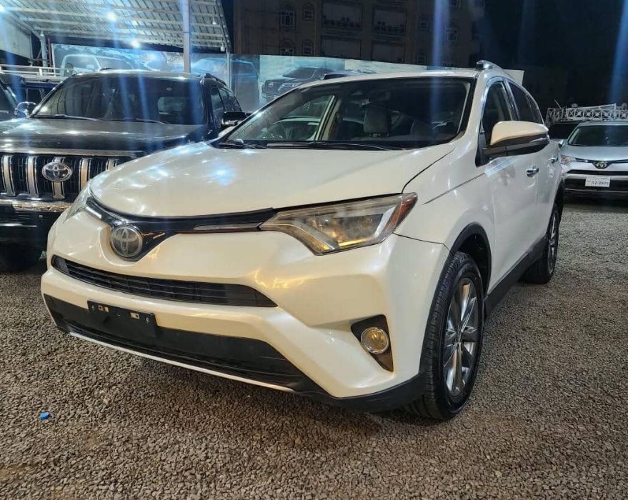 🚘 للبيع تويوتا راف فور موديل 2018_ليميتد(Limited)  وارررررد أمريكي _لون فضي 🩶
السعر: 14,000 دولار
