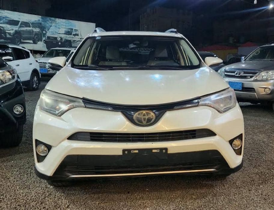 🚘 للبيع تويوتا راف فور موديل 2018_ليميتد(Limited)  وارررررد أمريكي _لون فضي 🩶
السعر: 14,000 دولار