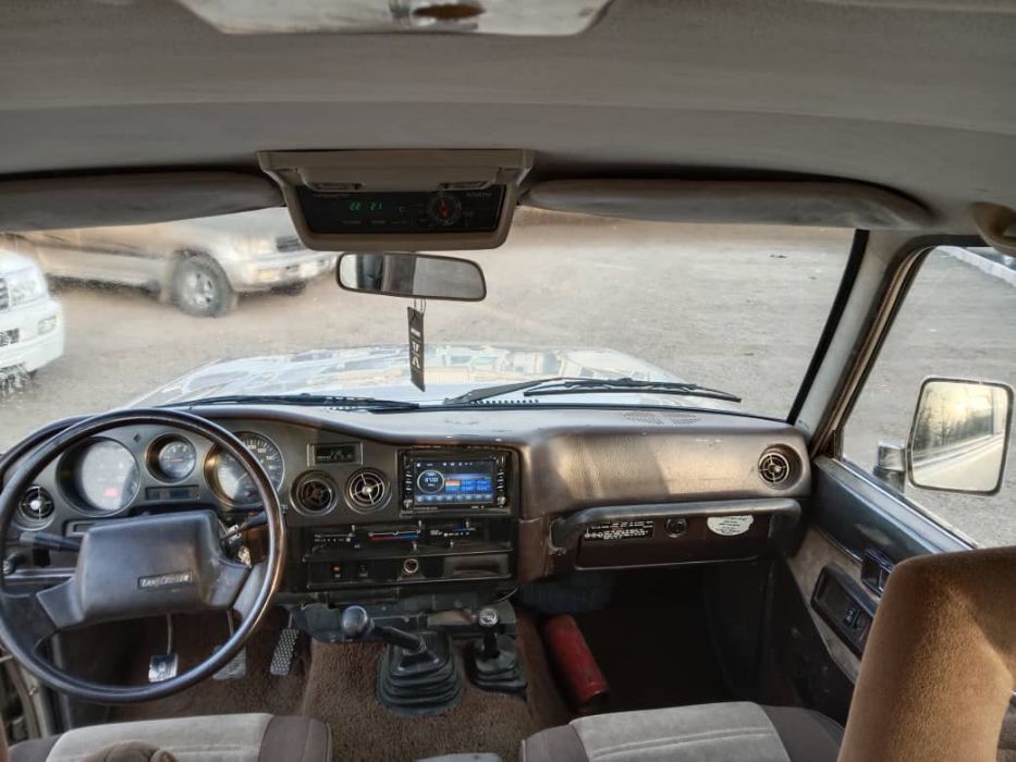 تويوتا لاندكروزر صالون
